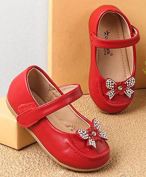 Cute Walk by Babyhug Bellies with Velcro Closure & Bow Applique - Red