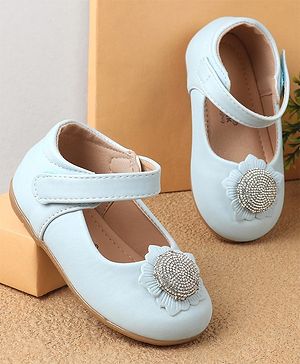 Cute Walk by Babyhug Bellies With Velcro Closure & Floral Applique - Blue