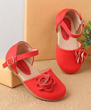 Cute Walk by Babyhug Bellies With Buckle Closure & Floral Applique - Red