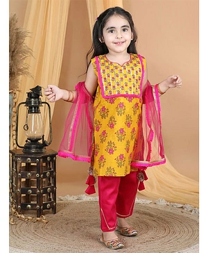 Kinder Kids Sleeveless All Over Flower Motif Printed Kurta With Gota Lace Embellished Salwar & Dupatta - Yellow & Pink
