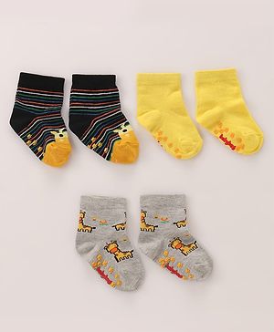 Cutewalk by Babyhug Cotton Anti-Bacterial Anti-Skid Ankle Length Striped & Giraffe Design Socks Pack of 3 - Yellow & Grey