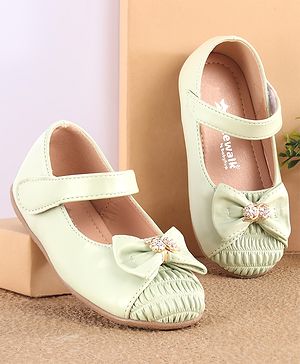 Cute Walk by Babyhug Bellies with Velcro Closure & Bow Applique - Green