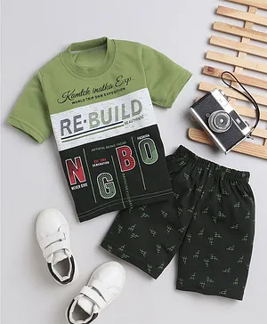 Fourfolds Half Sleeves Re Build Chest Printed Colour Blocked Tee With Geometric Designed Shorts - Green