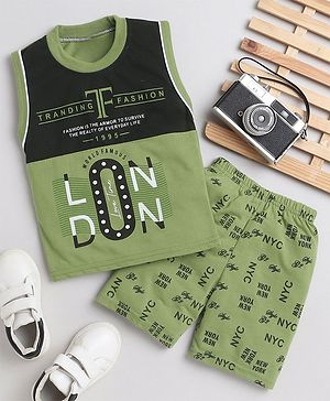 Fourfolds Sleeveless London Printed Colour Blocked Tee With Nyc Shorts - Green