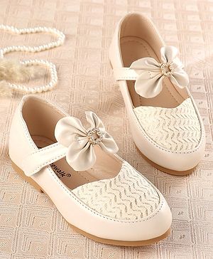 Cute Walk by Babyhug Slip On Bellies with Bow Applique - Beige