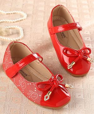 Cute Walk by Babyhug Velcro Closure Bellies with Bow - Red