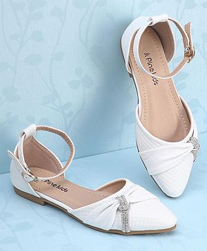 Pine Kids Buckle Closure Bellies with Tie Knot Stud Detailing - White