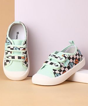 Cute Walk by Babyhug Velcro Closure Checked Casual Shoes - Green