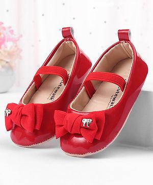 Cute Walk by Babyhug Booties with strap and Bow Applique - Red