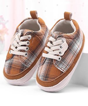 Cute Walk by Babyhug Slip On Checked Booties- Brown