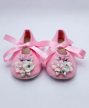 Daizy Corsage Applique Detailed Booties - Pink