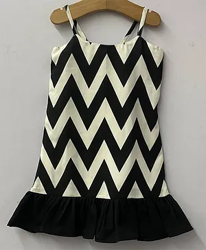 My Pink Closet Sleeveless Chevron Print Party Wear Dress- Black