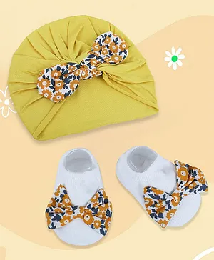 Baby Moo Floral Bow Applique Cap And Socks Set - Yellow