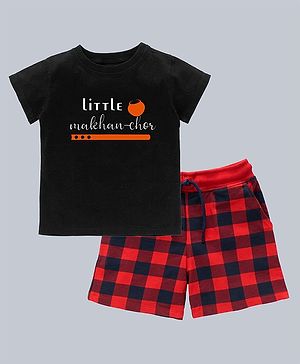 Kadam Baby Ganesh Chaturthi Theme Half Sleeves Little Makhanchor Printed Tee With Checked Shorts - Black & Red