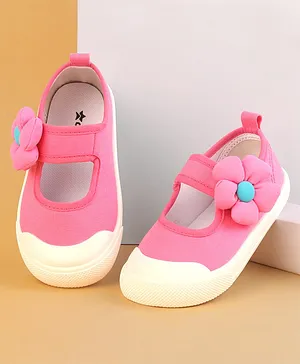 Cute Walk by Babyhug with Velcro Closure Casual Shoes Flower Applique - Fuchsia