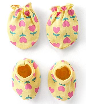 Babyhug 100% Cotton Knit Mittens and Booties With Heart Print - Yellow