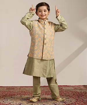 Manyavar Full Sleeves Solid Kurta & Pyjama With Vintage Floral Block Motif Embroidered Jacket - Green