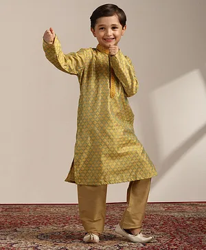Manyavar Full Sleeves Seamless Damask Motif Woven Design Detailed Kurta & Pyjama Set - Green