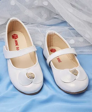 Mine Sole Gloss Finished Bow Embellished Bellies - White