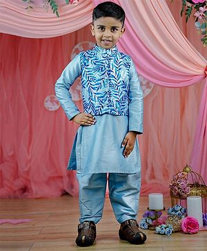 Li&Li BOUTIQUE Full Sleeves Solid Kurta & Pyjama With  Leaf Printed Jacket - Baby Blue