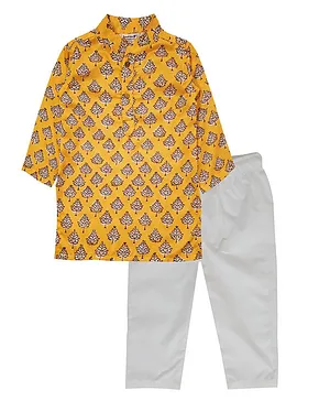 Snowflakes Full Sleeves Leaf Motif Printed Kurta Pyjama Set - Yellow & White