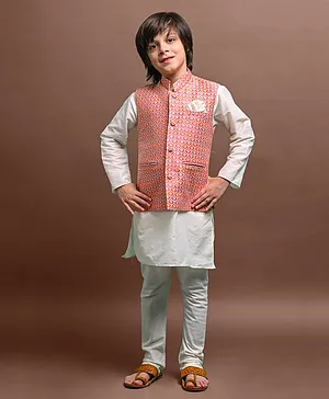 VESHAM Full Sleeves Solid Kurta & Pyjama With Block Motif Design Embroidered Jacket Set - Pink