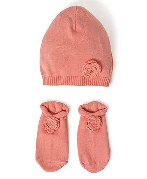 Mi Arcus 100% Cotton Trims 100% Polyester Floral Applique Detailed Winter Wear Cap & Socks Set - Peach