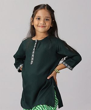 Kiddopanti Three Fourth Sleeves Sequin Embellished & Floral Embroidered Kurta - Green