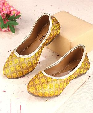 Cute Walk by Babyhug Foil Print Mojaris - Yellow