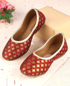 Cute Walk by Babyhug Foil Print Mojaris - Maroon