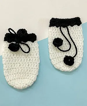 Little Peas Handmade  Woollen Mittens - White & Black