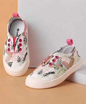 Cute Walk by Babyhug Slip On Style Casual Shoes Leaf Print - White