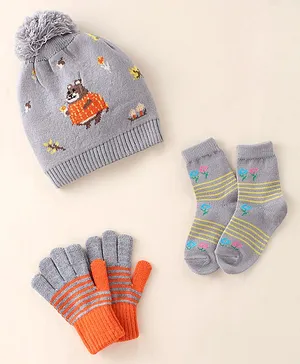 Model Set of Woollen Cap Gloves Socks Animal Print - Diameter 10 cm (Colour May Vary)