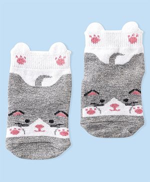 Cutewalk By Babyhug Anti Bacterial Anti Skid Ankle Length Socks Kitty Print - Grey & White