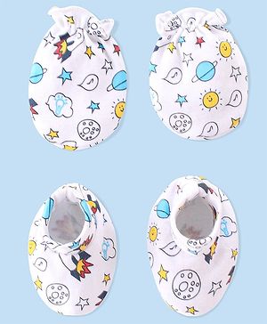 Babyhug 100% Cotton Knit Mittens & Booties Set Space Print- White