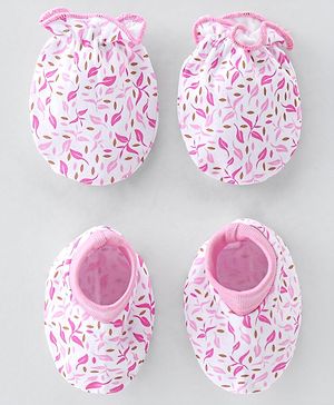 Babyhug 100% Cotton Knit Mittens & Booties Set Leaf Print- Pink & White