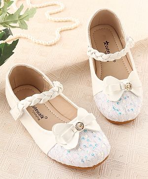 Cute Walk By Babyhug Bellies With Velcro Closure & Bow Applique - White