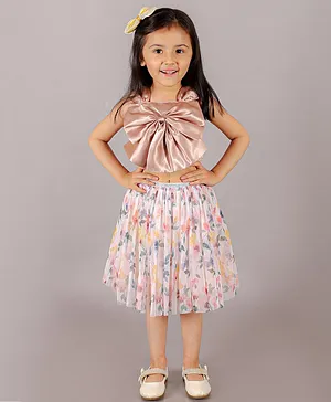 Lil Drama Sleeveless Bow Applique Detailed Smock Sheering Top With Floral Pleated Skirt -  Peach