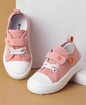 Cute Walk by Babyhug Casual Shoes with Velcro Closure Flower Applique - Pink