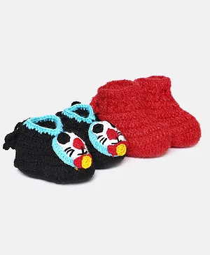 MayRa Knits Pack Of 2 Kitten Face & Self Designed Hand Knitted Woollen Booties - Black & Red