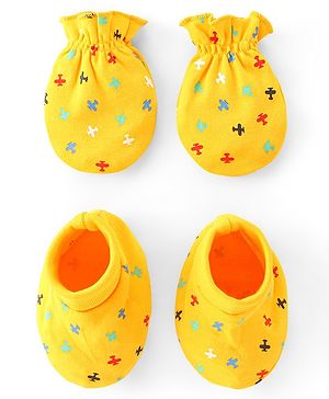 Babyhug 100% Cotton Knit Mittens & Booties Set Helicopter Print- Yellow