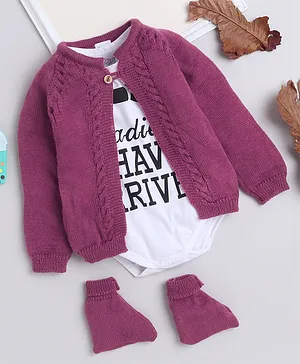 Little Angels Full Sleeves Self Design Cardigan & I Have Arrived Text Printed Onesie With Socks  - Wine & White