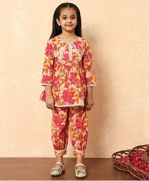 Readiprint Fashions Cotton Three Forth Sleeves All Over Floral Printed With Lace Embroidered Kurta With Harem Pant - Pink