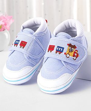 Cute Walk by Babyhug Velcro Closure Booties Train Embroidery - Blue