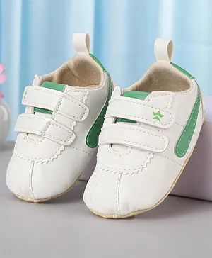 Cute Walk by Babyhug Solid Booties with Velcro Closure - White & Pink main image 0