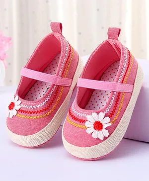 Cute Walk by Babyhug Embroidered Booties Floral Applique - Pink