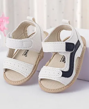 Cute Walk by Babyhug Solid Booties with Velcro Closure - White & Pink main image 1