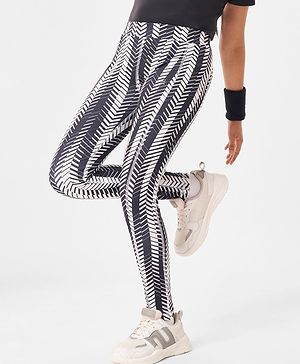 Pine Active Full Length Super Stretch Leggings Chevron Print - White & Black
