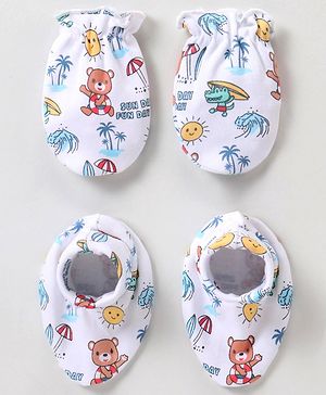 Babyhug 100% Cotton Mittens & Booties Beach Print - White