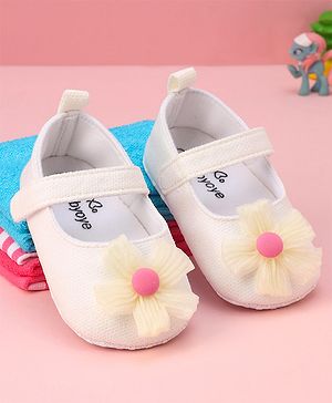 Babyoye Booties with Velcro Closure with Floral Applique - White